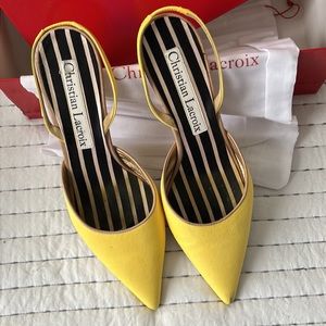 CHRISTIAN LACROIX NAPPA LEATHER PUMP. YELLOW SIZE 38